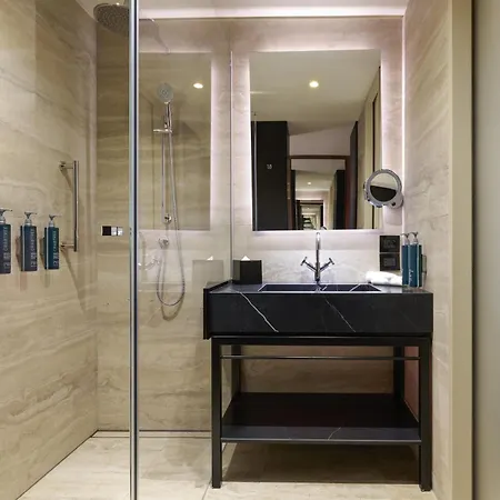 Hilton Eur La 4*