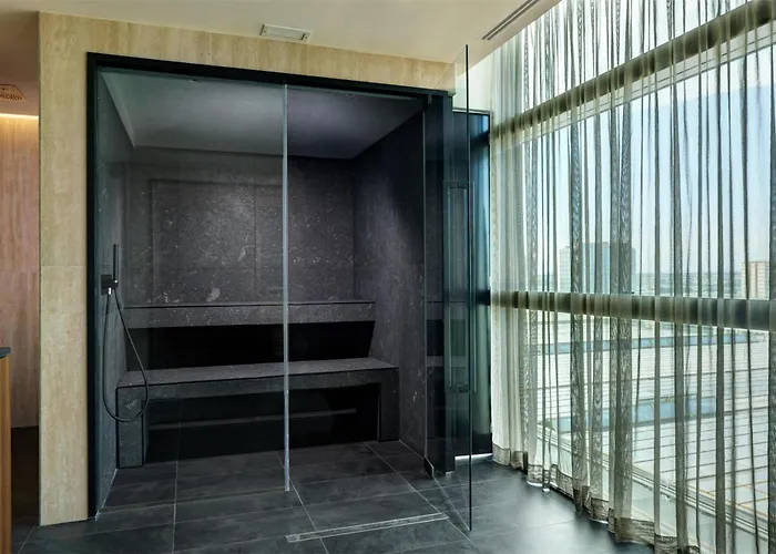 Hilton Eur La מלון